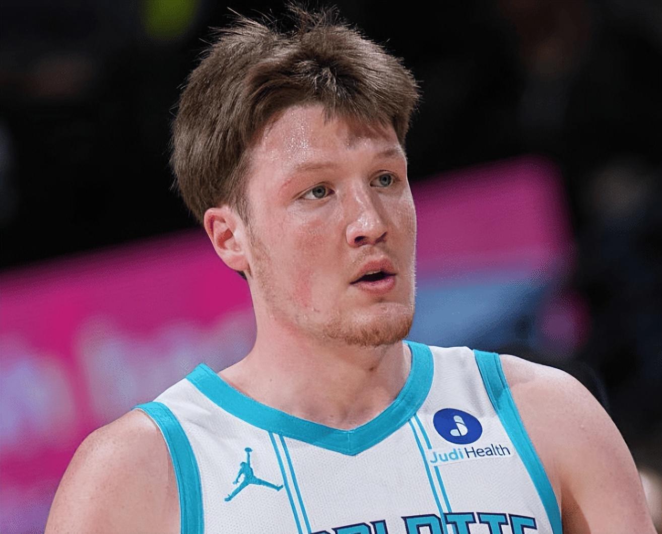 天博体育-30分+32分+33分！联盟第3！克神刷爆NBA纪录，最佳新秀又有悬念了